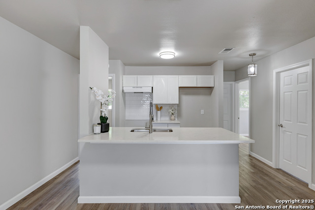 Listing photo id 2 for 5243 Overpool