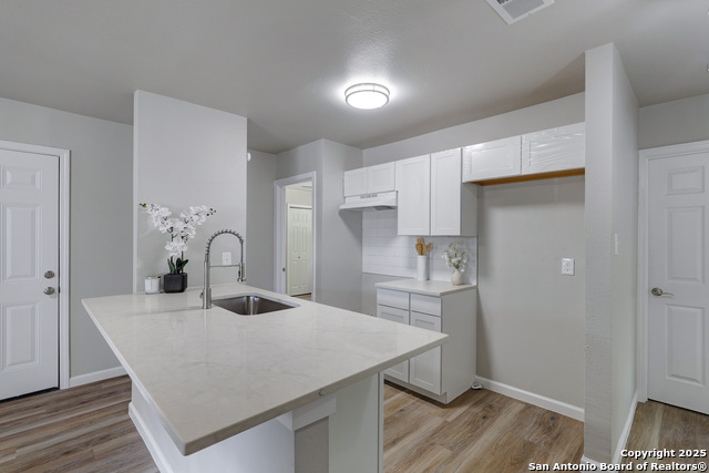 Listing photo id 3 for 5243 Overpool