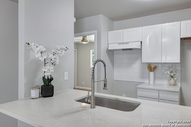 Listing photo id 4 for 5243 Overpool