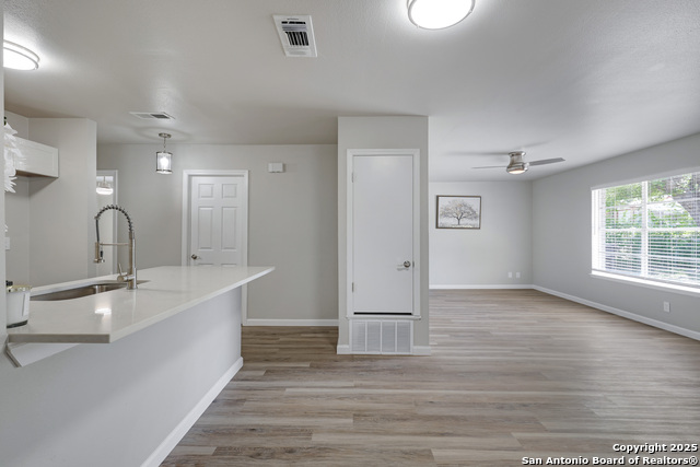 Listing photo id 6 for 5243 Overpool
