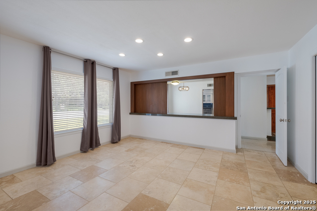 Image 10 of 33 For 226 Carolwood Dr.