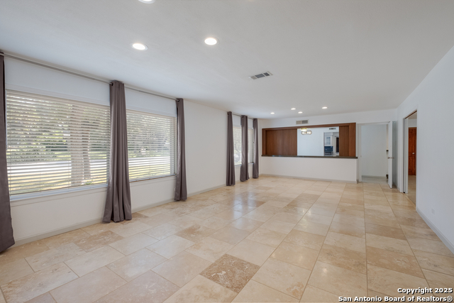 Image 11 of 33 For 226 Carolwood Dr.