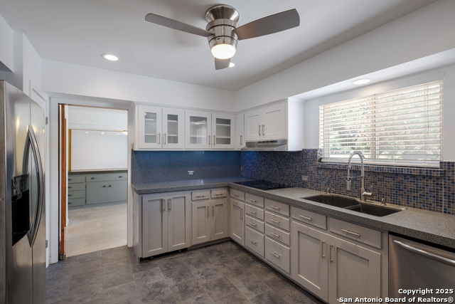 Image 13 of 33 For 226 Carolwood Dr.