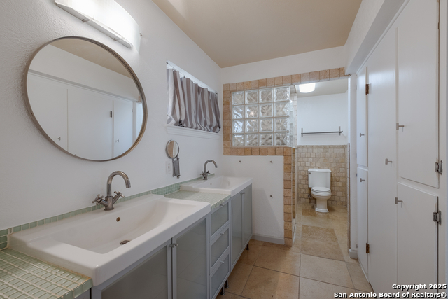 Image 20 of 33 For 226 Carolwood Dr.