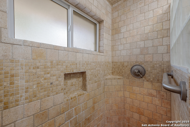 Image 21 of 33 For 226 Carolwood Dr.