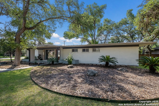 Image 4 of 33 For 226 Carolwood Dr.