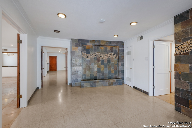 Image 5 of 33 For 226 Carolwood Dr.