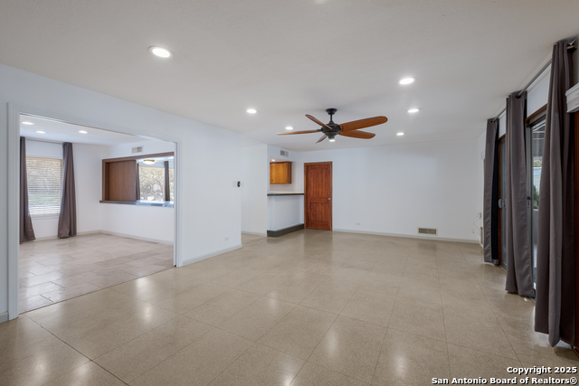 Image 8 of 33 For 226 Carolwood Dr.