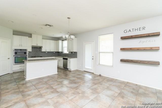 Listing photo id 11 for 13131 Piper Sonoma