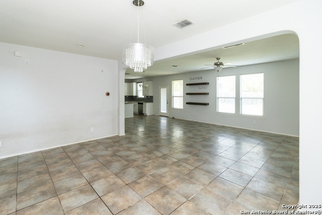 Listing photo id 13 for 13131 Piper Sonoma