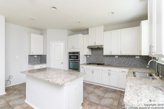 Listing photo id 2 for 13131 Piper Sonoma