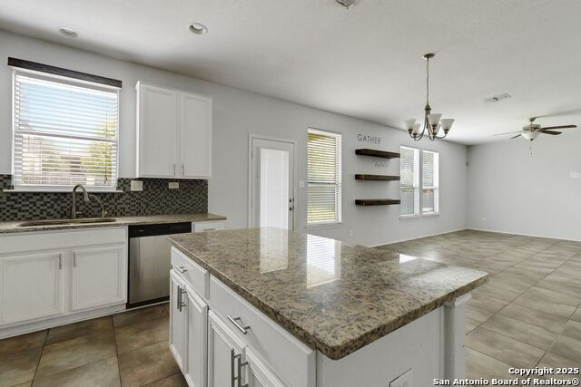Listing photo id 3 for 13131 Piper Sonoma