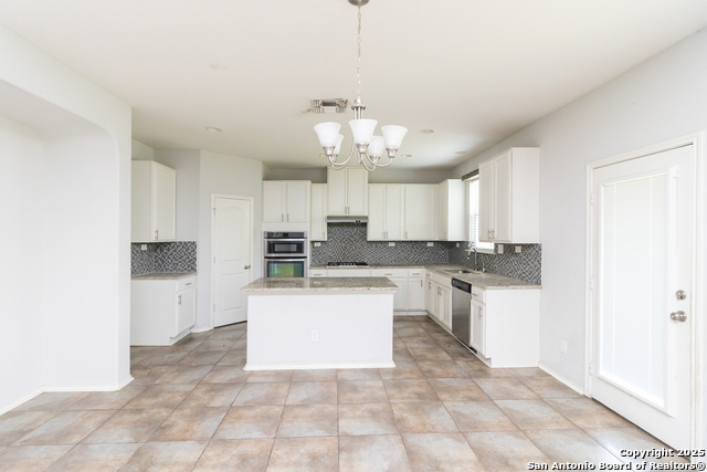 Listing photo id 5 for 13131 Piper Sonoma
