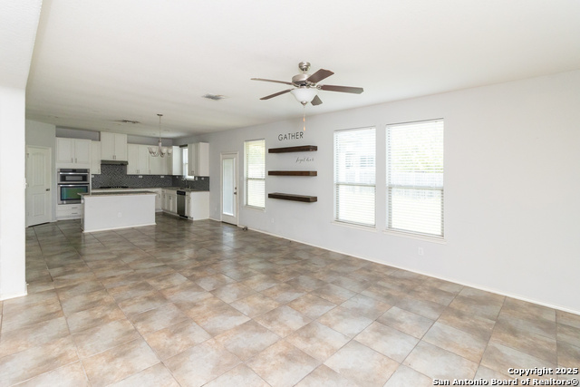 Listing photo id 6 for 13131 Piper Sonoma
