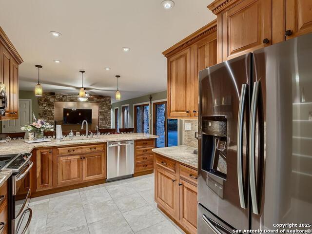 Listing photo id 8 for 320 Remington Dr