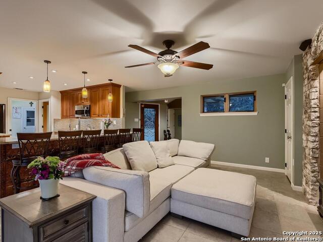 Listing photo id 9 for 320 Remington Dr