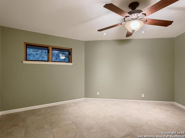 Listing photo id 16 for 320 Remington Dr