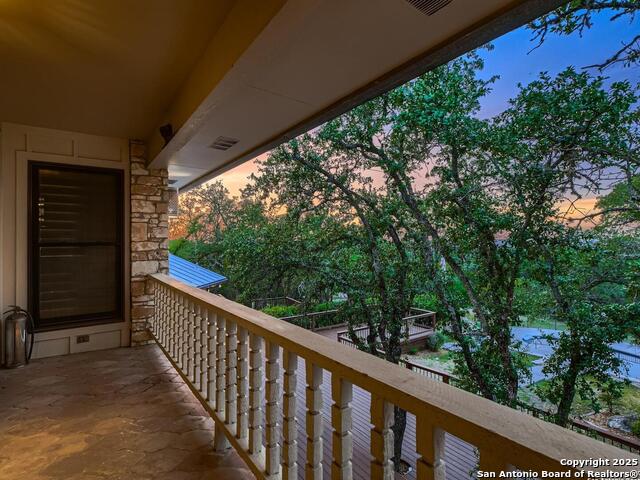 Listing photo id 24 for 320 Remington Dr