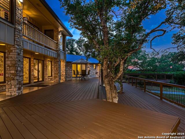 Listing photo id 25 for 320 Remington Dr