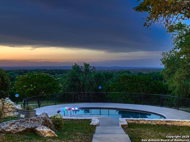 Listing photo id 33 for 320 Remington Dr
