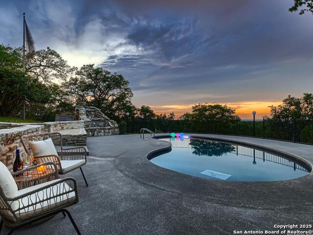 Listing photo id 35 for 320 Remington Dr