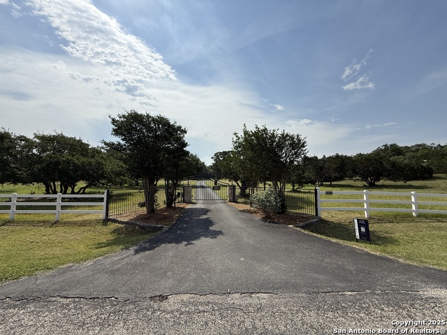 Listing photo id 40 for 320 Remington Dr