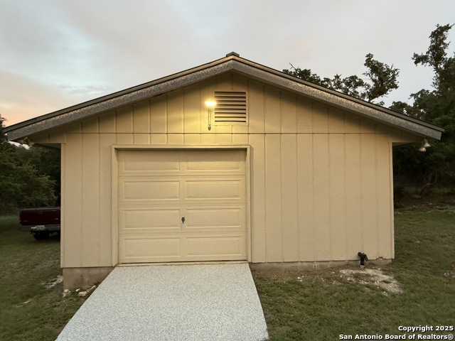 Listing photo id 52 for 320 Remington Dr