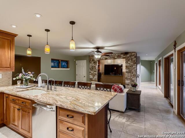 Listing photo id 7 for 320 Remington Dr
