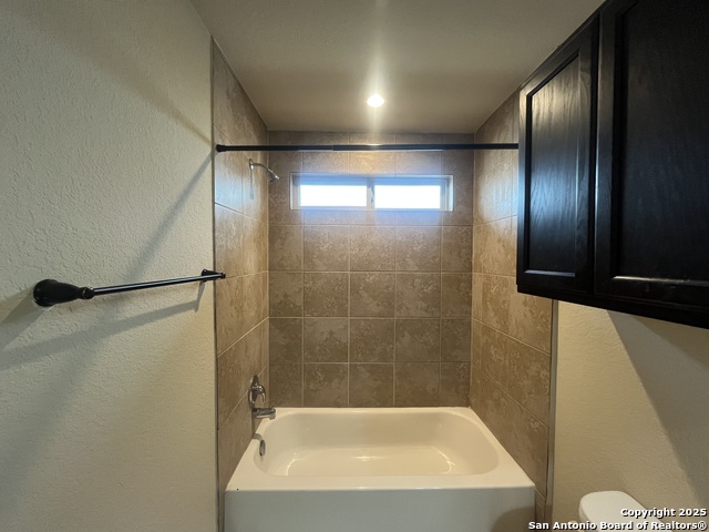 Image 16 of 25 For 7109 Micayla Cove  101
