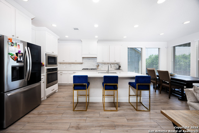 Listing photo id 8 for 807 Swenson Ranch