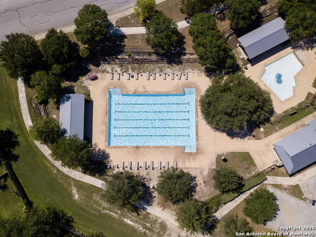 Listing photo id 30 for 807 Swenson Ranch