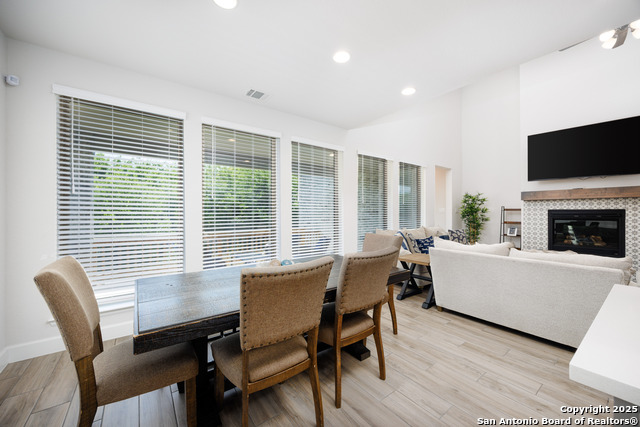 Listing photo id 4 for 807 Swenson Ranch