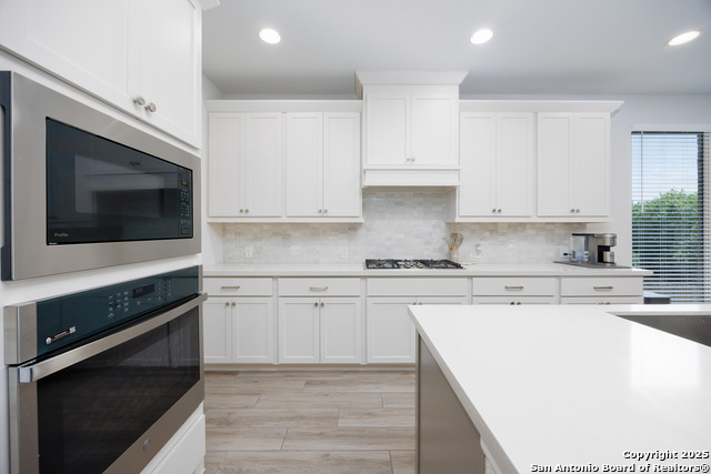 Listing photo id 6 for 807 Swenson Ranch
