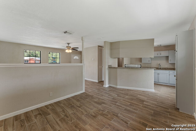 Image 6 of 18 For 202 Hillview Dr