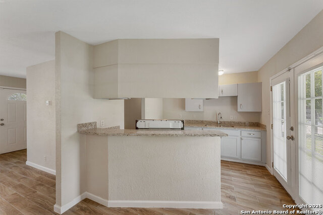 Image 7 of 18 For 202 Hillview Dr