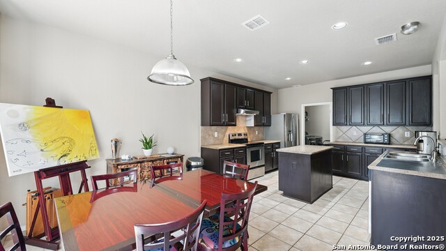 Listing photo id 13 for 10403 Branch Post