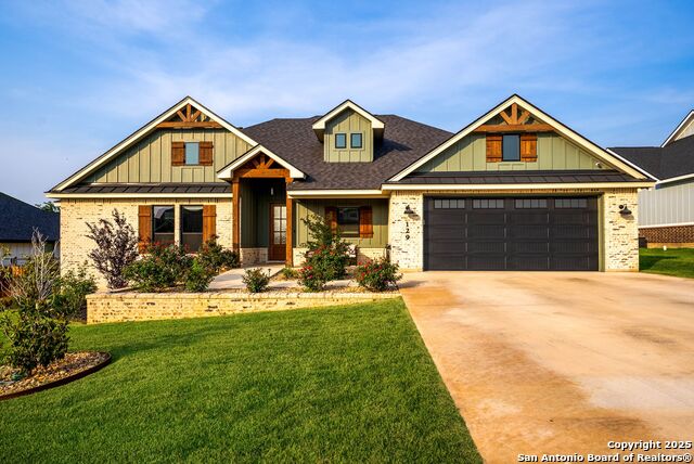 Details for 129 Magnolia Cir E, La Vernia, TX 78121