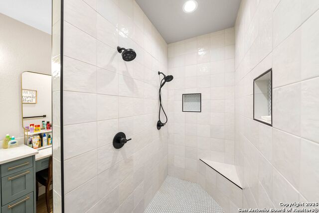 Image 30 of 119 For 129 Magnolia Cir E