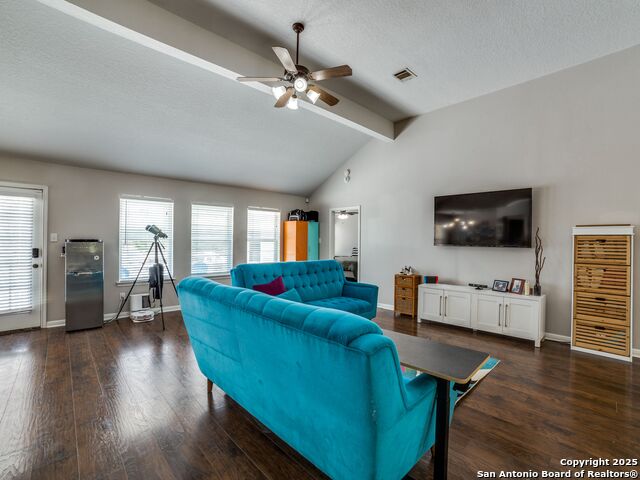 Listing photo id 8 for 132 Forest Oaks