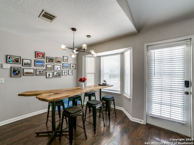 Listing photo id 10 for 132 Forest Oaks