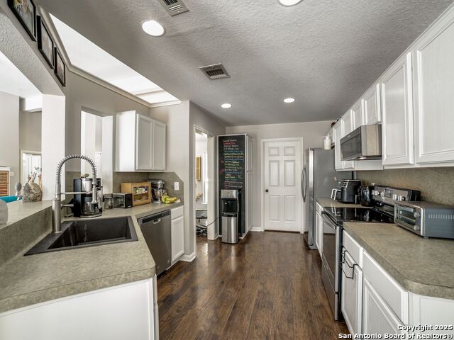Listing photo id 11 for 132 Forest Oaks