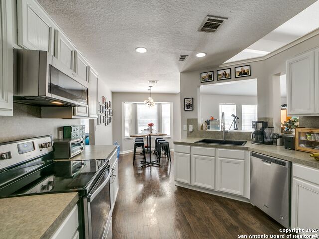 Listing photo id 12 for 132 Forest Oaks