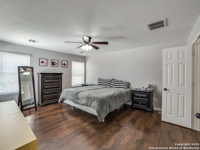 Listing photo id 14 for 132 Forest Oaks