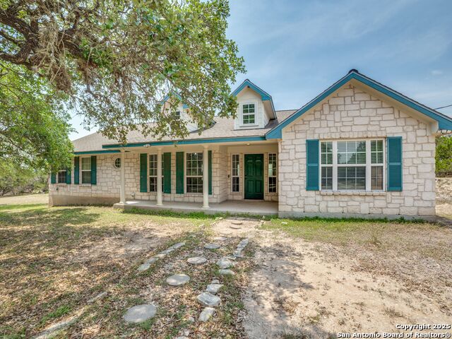 Listing photo id 0 for 132 Forest Oaks