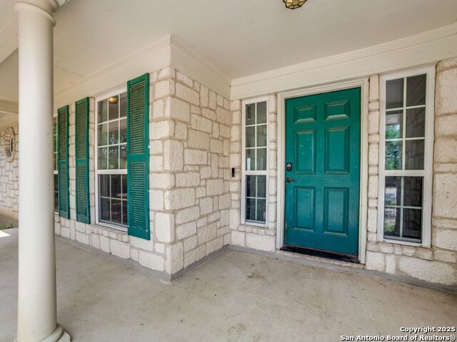 Listing photo id 1 for 132 Forest Oaks