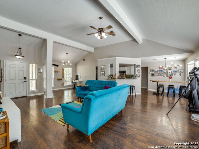 Listing photo id 2 for 132 Forest Oaks