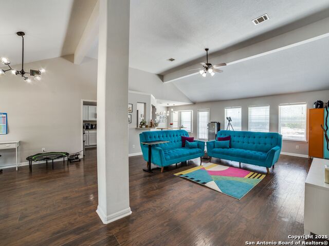 Listing photo id 3 for 132 Forest Oaks