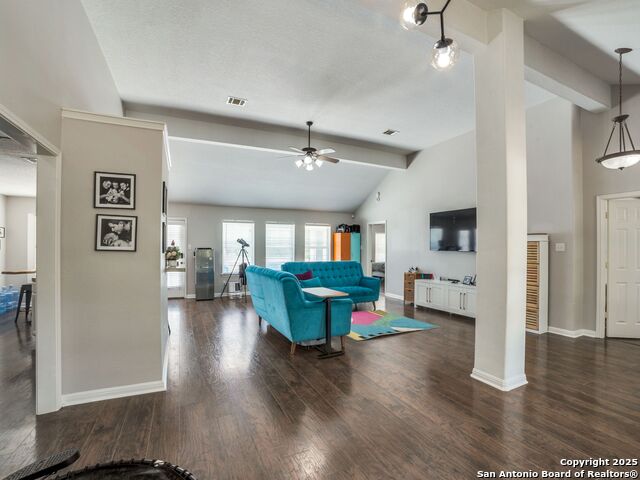 Listing photo id 5 for 132 Forest Oaks