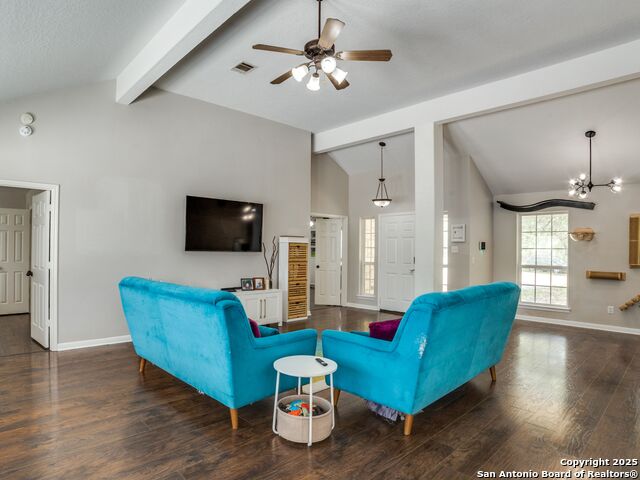Listing photo id 7 for 132 Forest Oaks