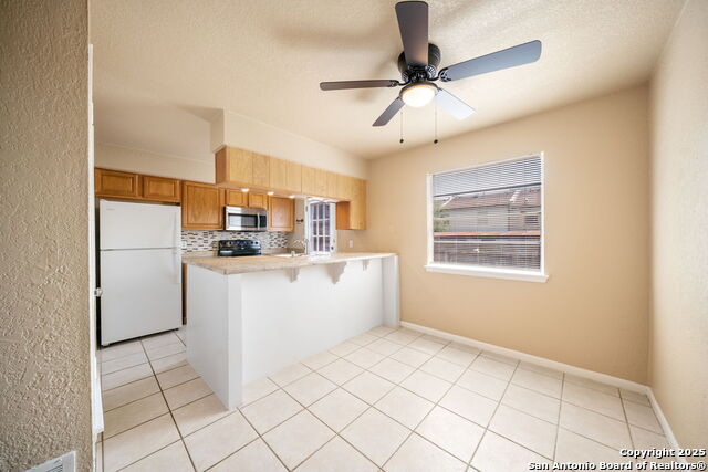 Image 16 of 29 For 6427 Wurzbach Rd  35